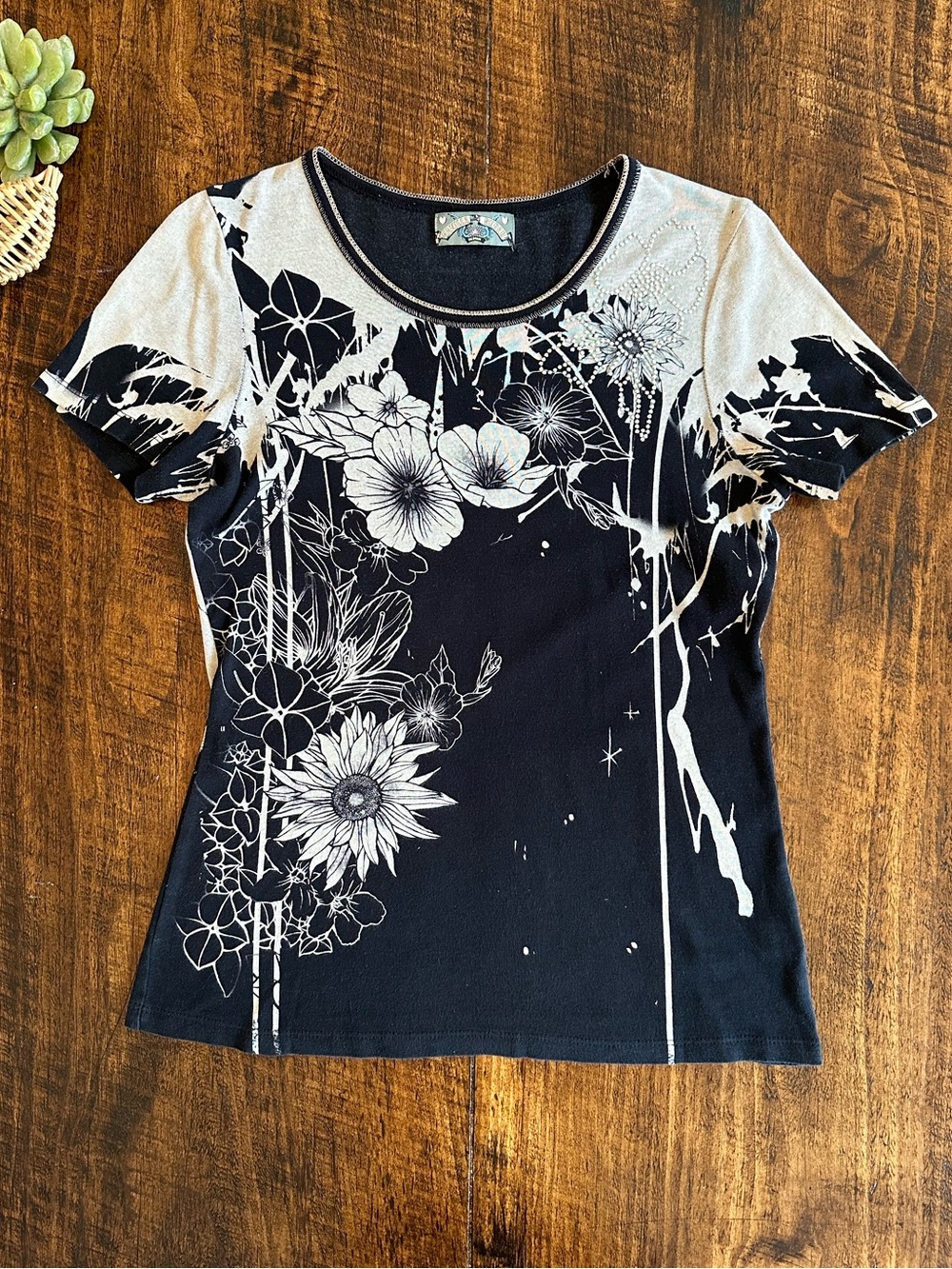 Vanilla Sugar | Y2K Floral Graphic Tee - Whimsygoth Grunge, Size M